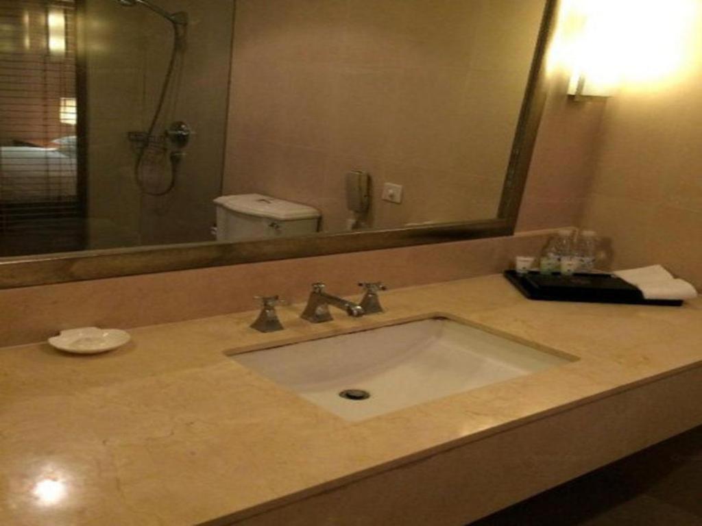 Tian Cheng Hotel Jin Jiang Sanghaj Kültér fotó